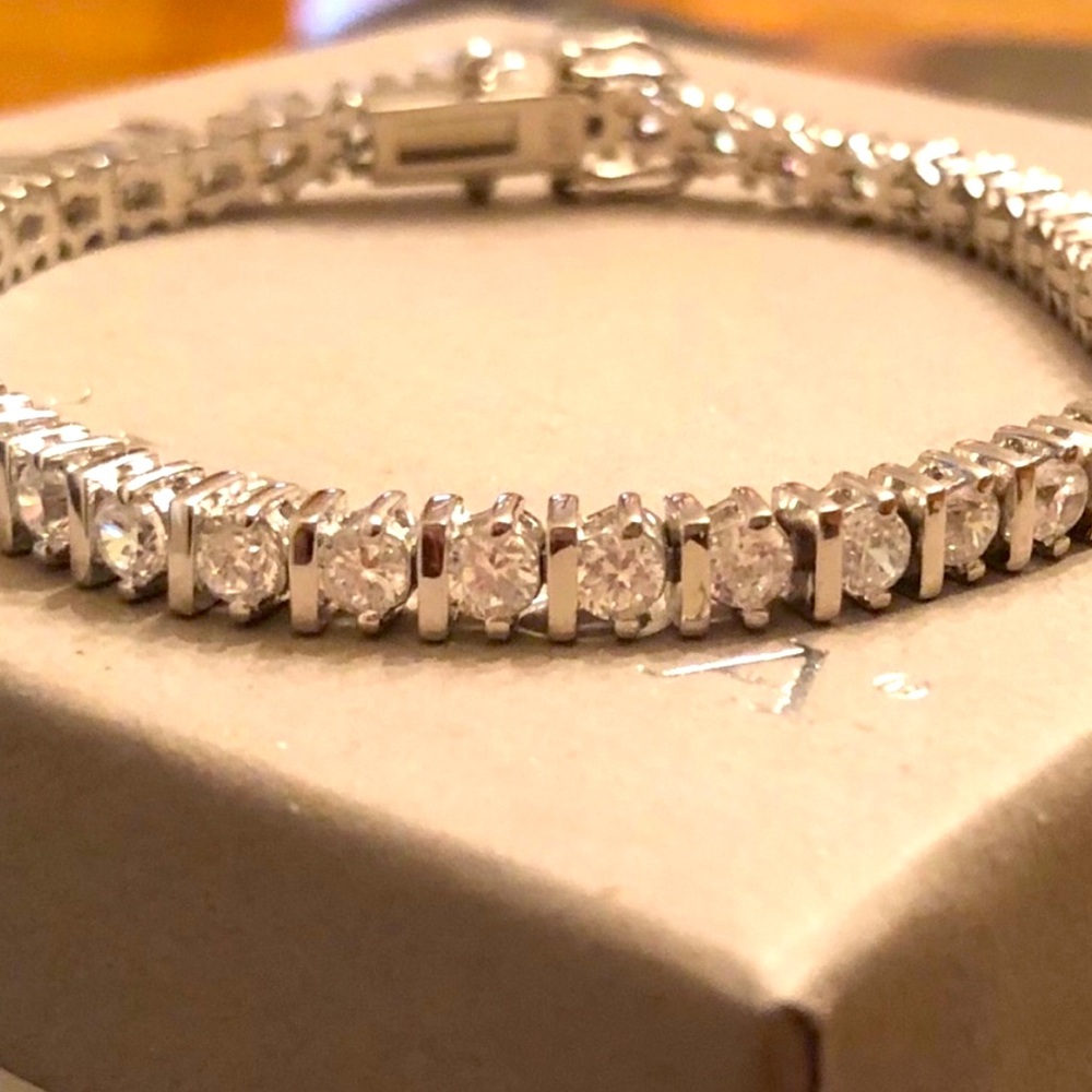 Silpada NEW Rare Vintage Sterling Silver Cubic
Zirconia Tennis Bracelet - Picture 3 of 7